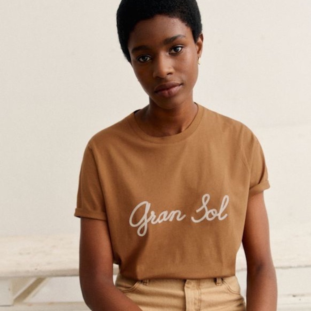 Sézane x Lucia Vergara Embroidered Gran Sol Brown T-Shirts Size Medium NWT - Picture 2 of 7